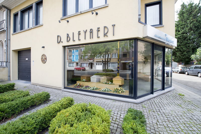 Buitengevel uitvaartcentrum Bleyaert DELA in Brugge